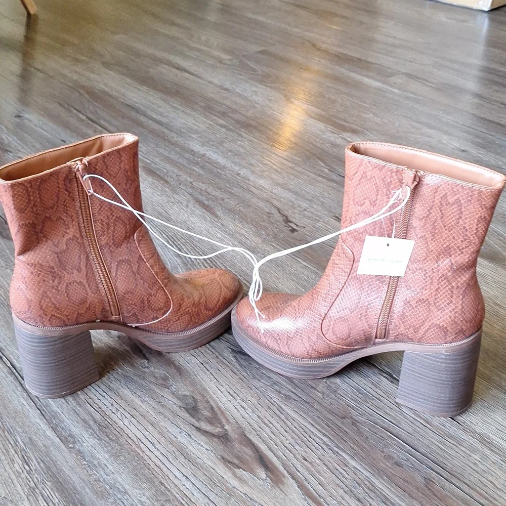 Nwt Universal Thread Red Brown Reptile Print Heeled Boot - Picture 5 of 8